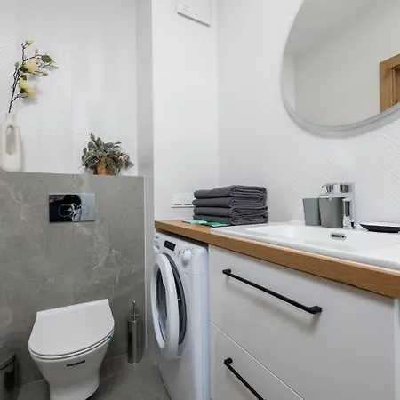 Old Town - Air Con & Parking - By Rentujemy *